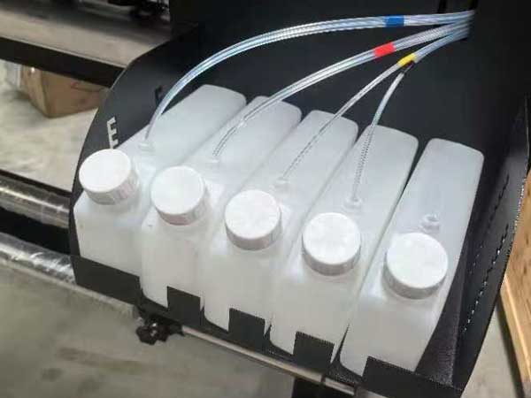 Large-capacity-ink-supply-system-from-10-feet-eco-solvent-printer